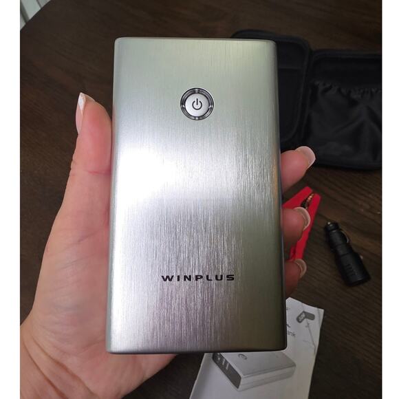 Winplus AC55929 Portable 8000mAh Car Jump Start & Power Bank with Case & Cables - Picture 3 of 13